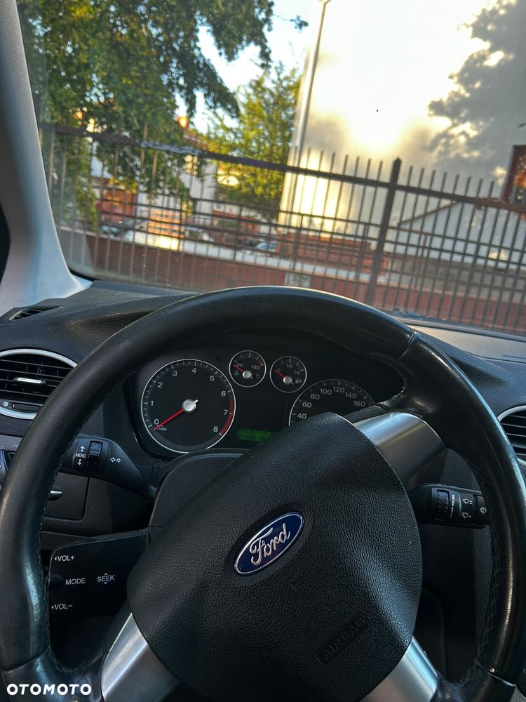 Ford Focus 2.0 Ghia - 6