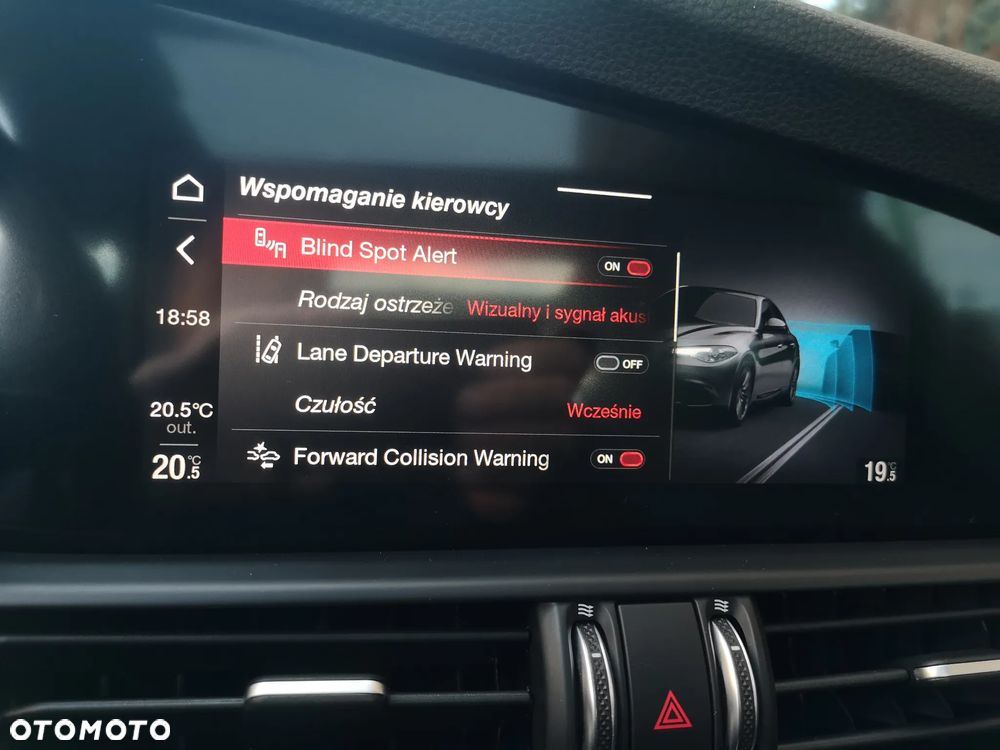 Alfa Romeo Giulia 2.0 Turbo 16V AT8-Q4 Ti - 22