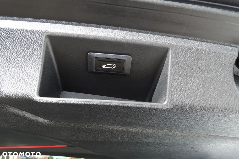 Peugeot 308 180 e-EAT8 GT - 29