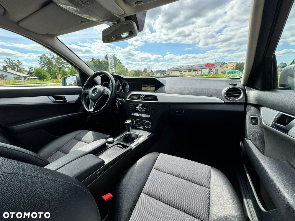 Mercedes-Benz Klasa C 180 CGI BlueEff Avantgarde - 24