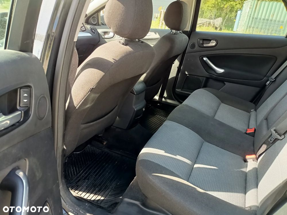 Ford Mondeo 2.0 Ambiente - 14