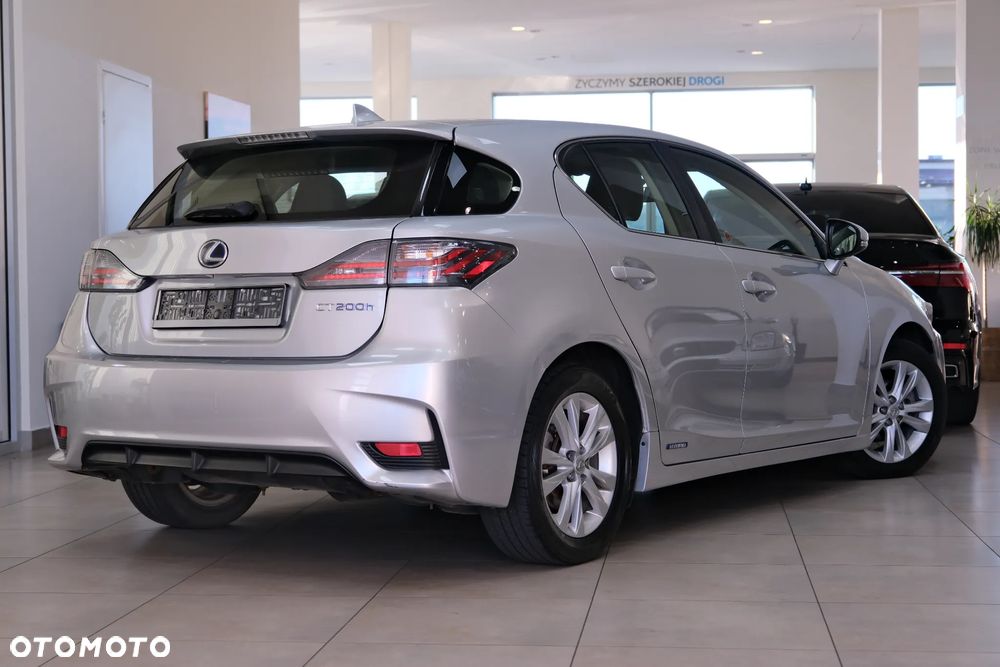 Lexus CT - 9