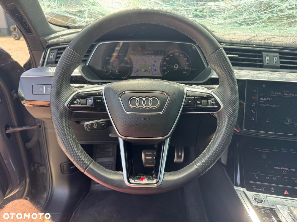 Audi Q8 Sportback e-tron - 16