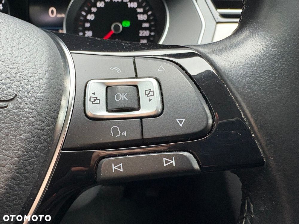 Volkswagen Passat - 25