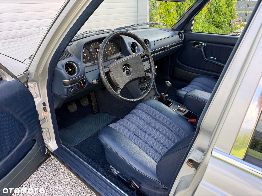 Mercedes-Benz W123 - 26