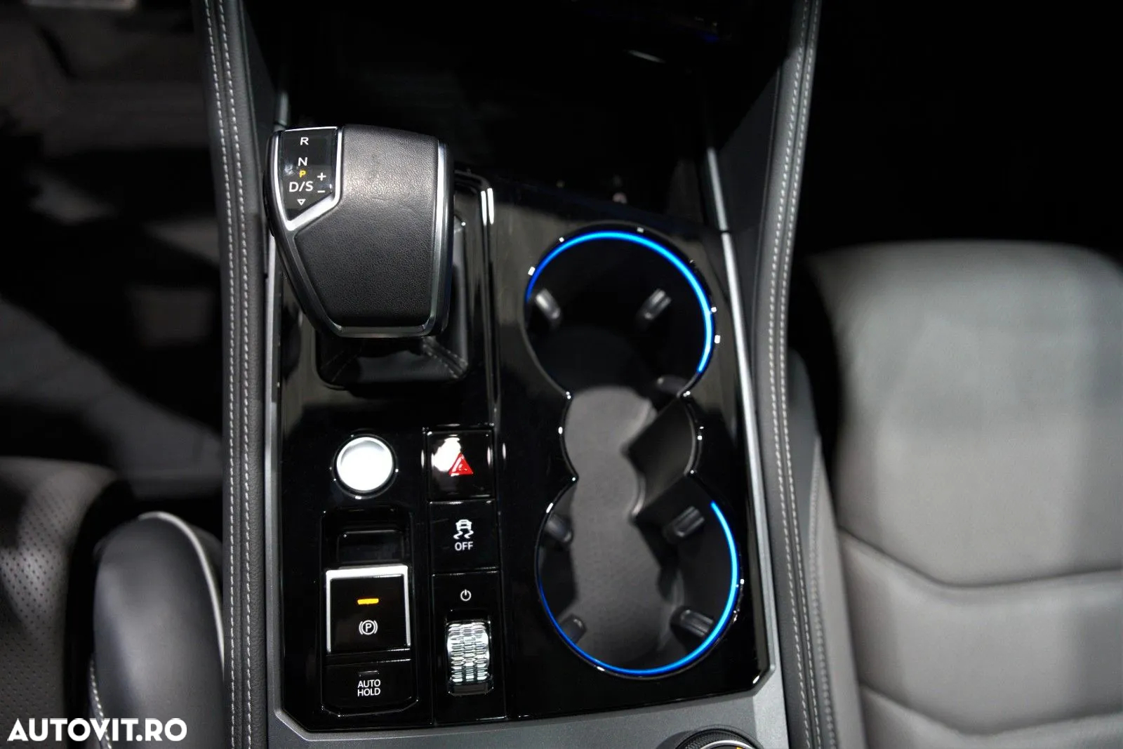Volkswagen Touareg V6 TDI 4MOTION R-Line - 23