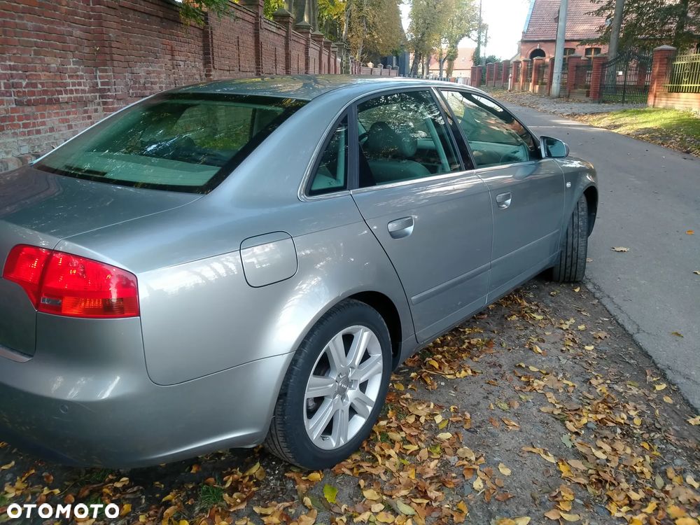 Audi A4 Limousine - 5