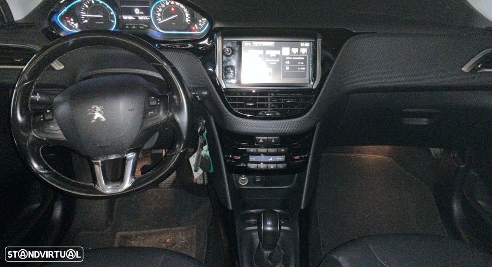 Peugeot 2008 1.2 PureTech Allure - 5