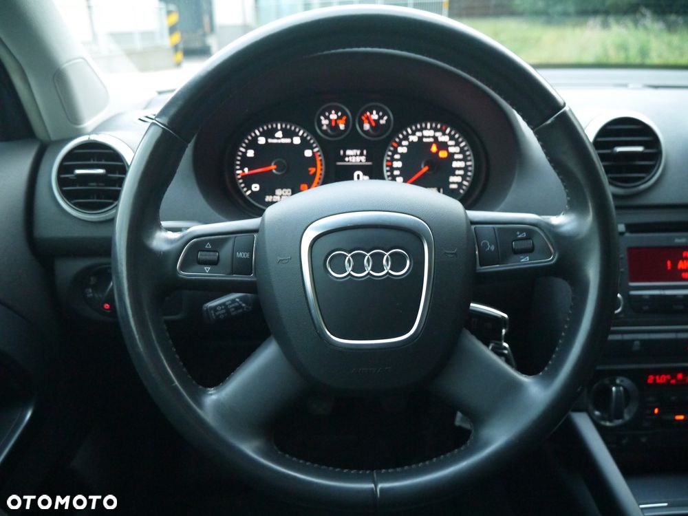Audi A3 3-drzwiowe 1.6 Attraction - 28