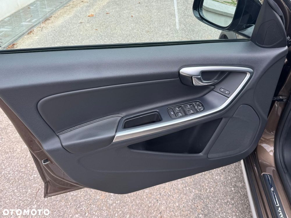 Volvo V60 Cross Country D3 Drive-E Momentum - 30