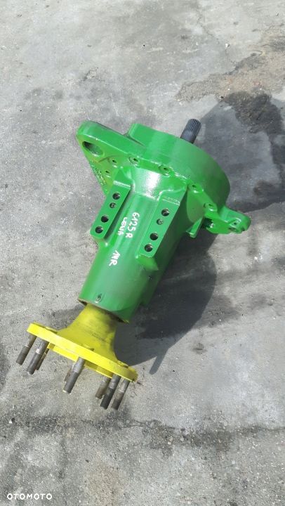 Zwolnica lewa JOHN DEERE 6125R AL215243 107kW 14R - 2