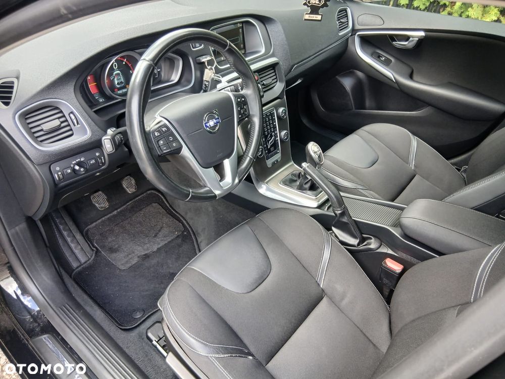 Volvo V40 D2 - 19