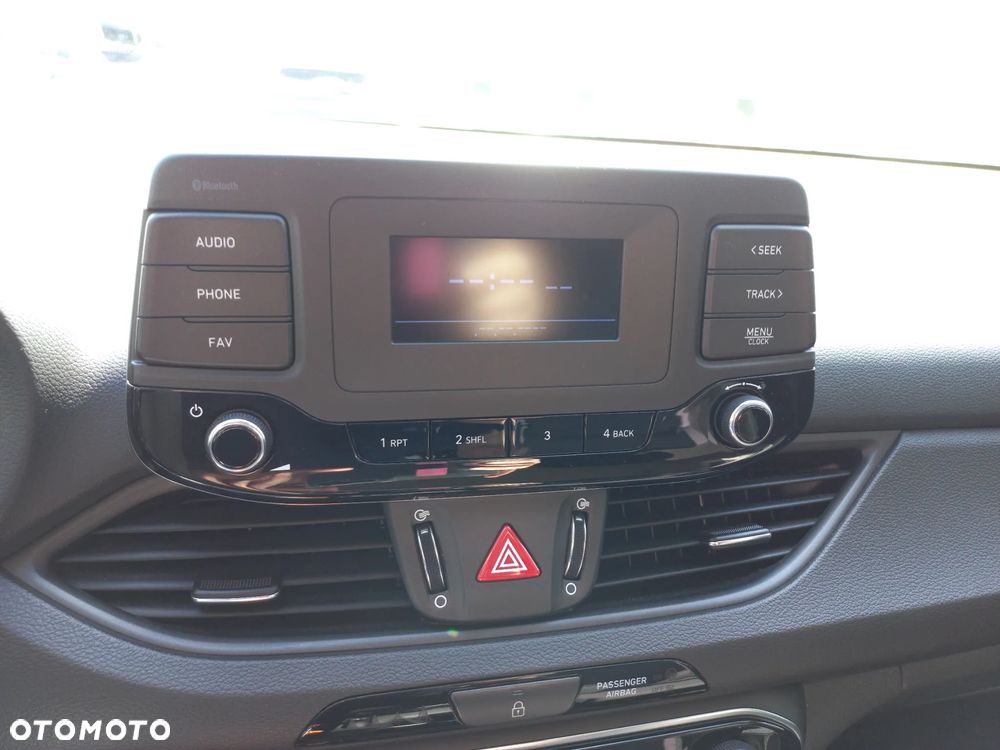 Hyundai i30 1.5 DPI Classic + - 17