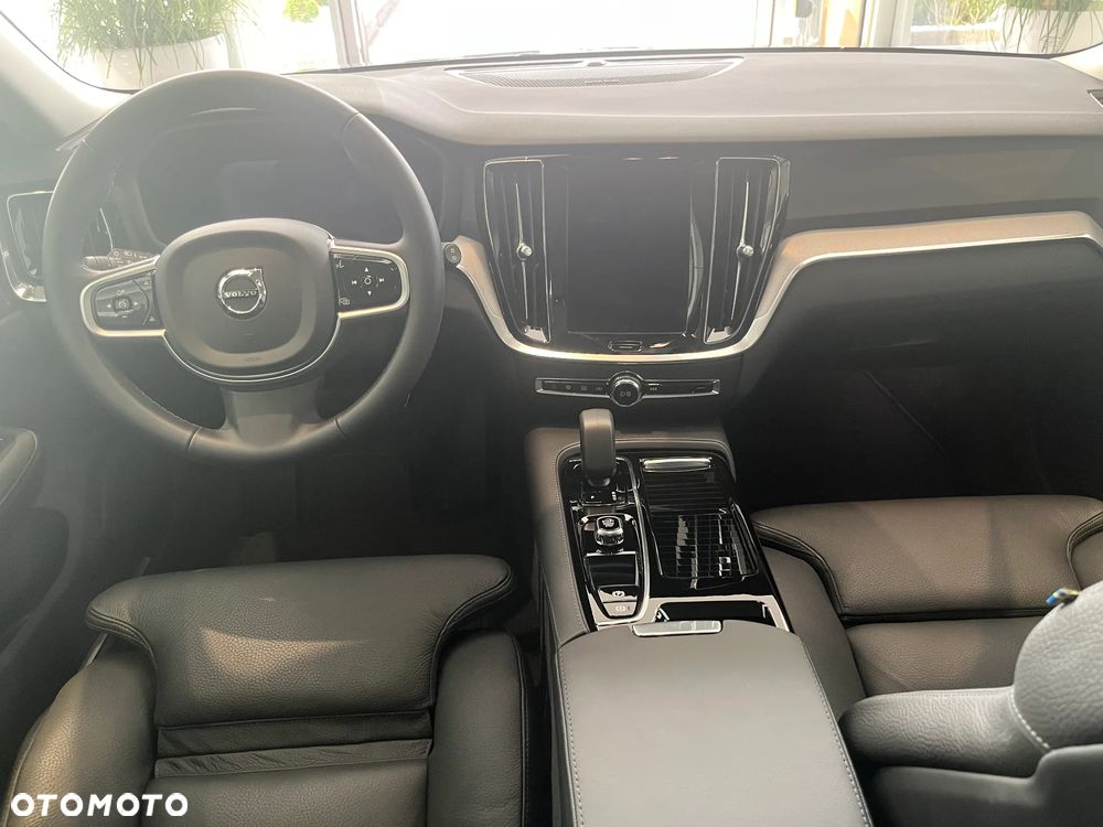 Volvo V60 T6 AWD Plug-In Hybrid Plus Dark - 10