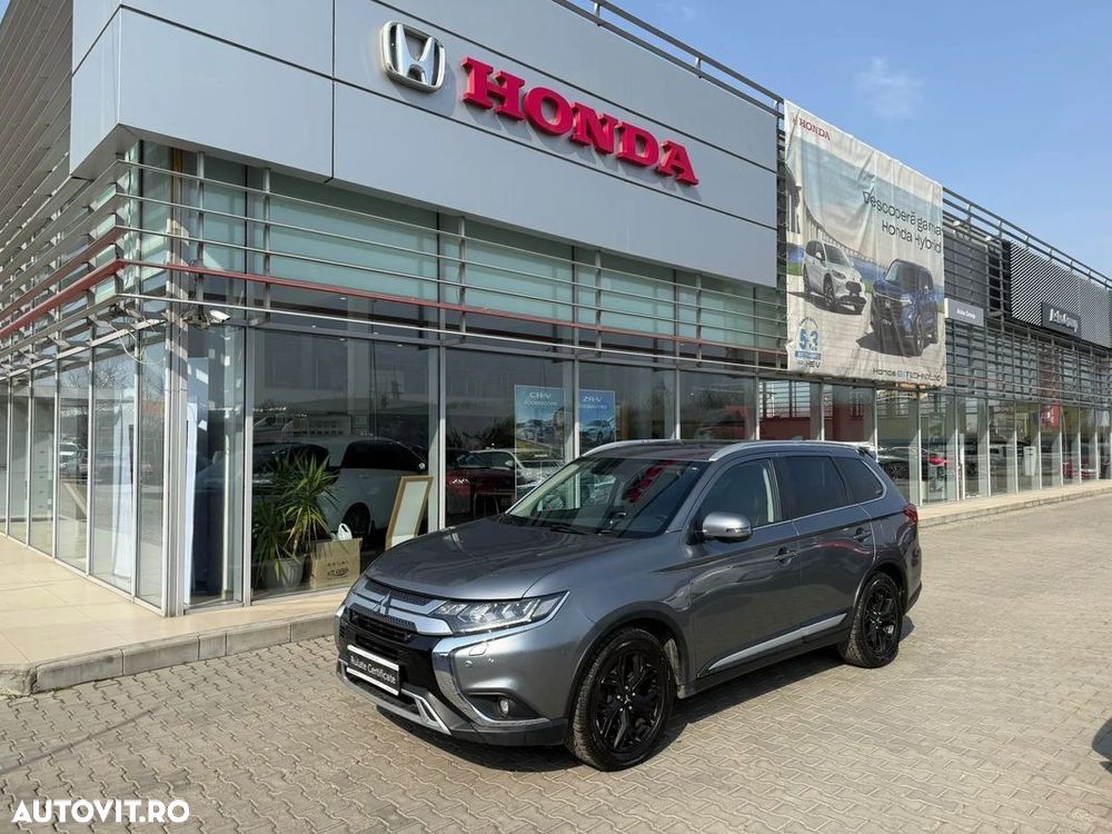 Mitsubishi Outlander - 2