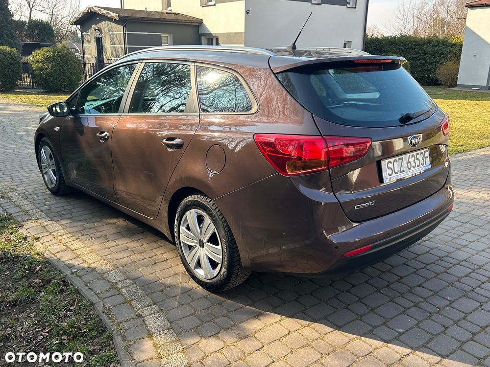 Kia Ceed 1.6 GDI ISG Dream-Team Edition - 8