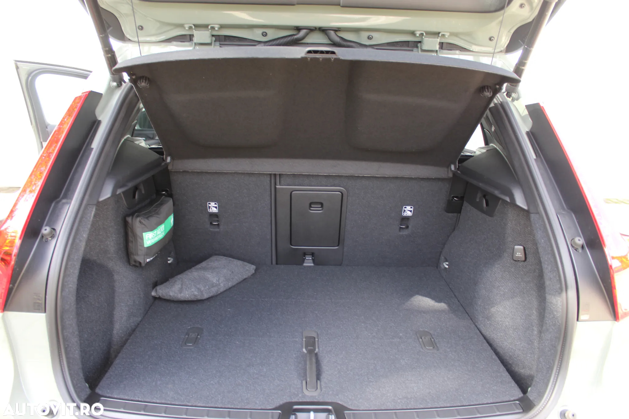 Volvo XC 40 B4 AT FWD MHEV Ultimate Dark - 3