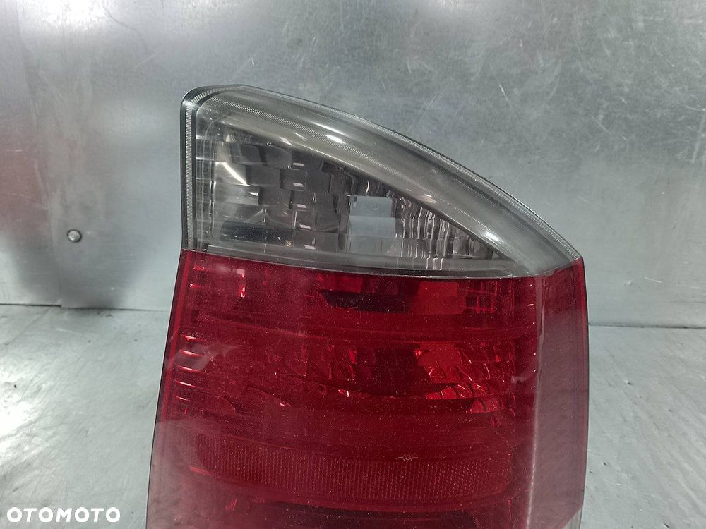 LAMPA TYLNA PRAWA OPEL VECTRA C 13157647 LIFTBACK - 2