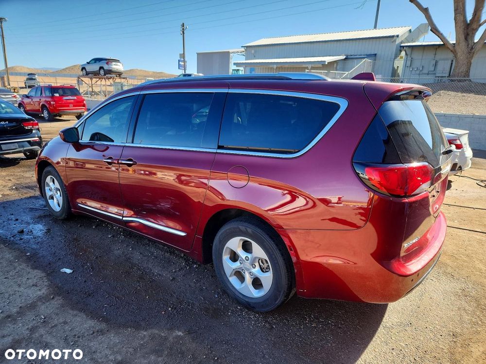 Chrysler Pacifica - 4