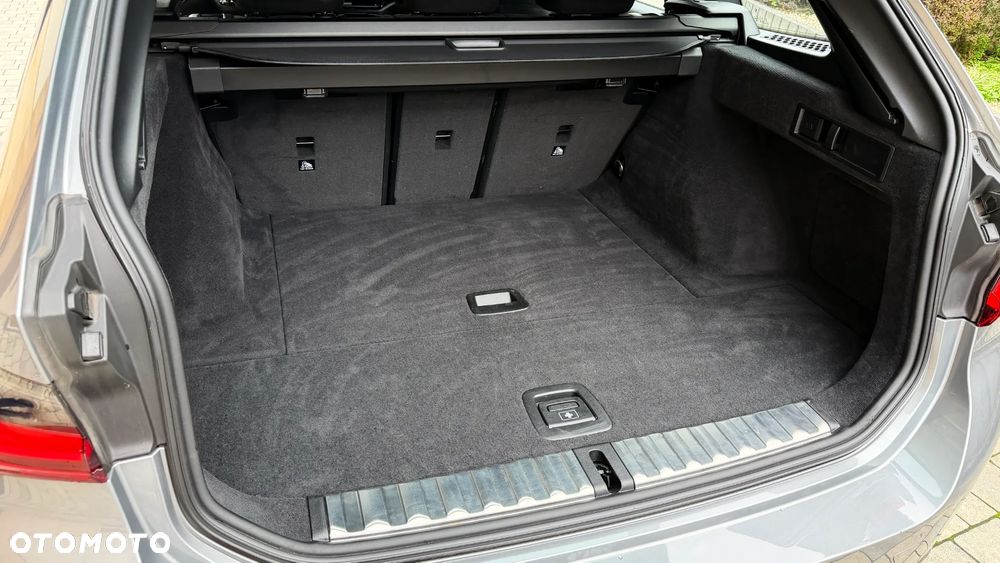 BMW Seria 3 330i xDrive M Sport Edition sport - 38