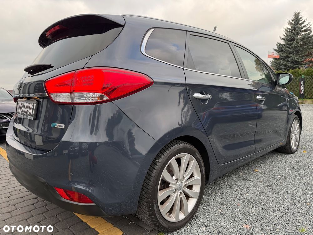 Kia Carens 2015 photo 5