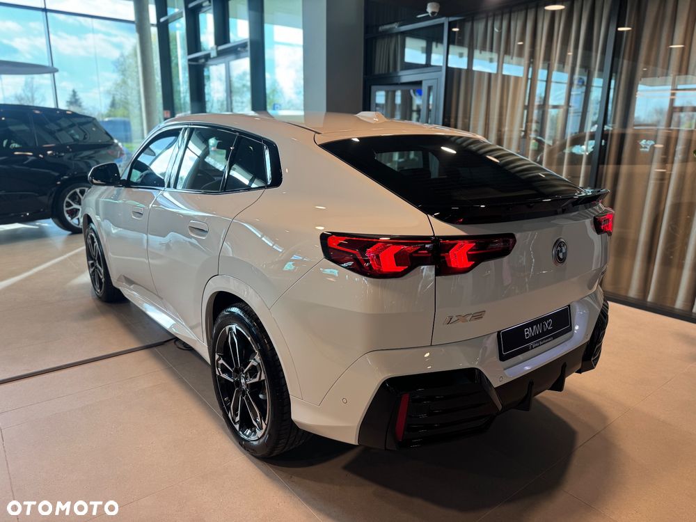 BMW iX2 eDrive20 66.5kWh M Sport Edition - 3