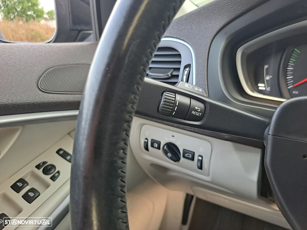 Volvo V40 D2 - 18