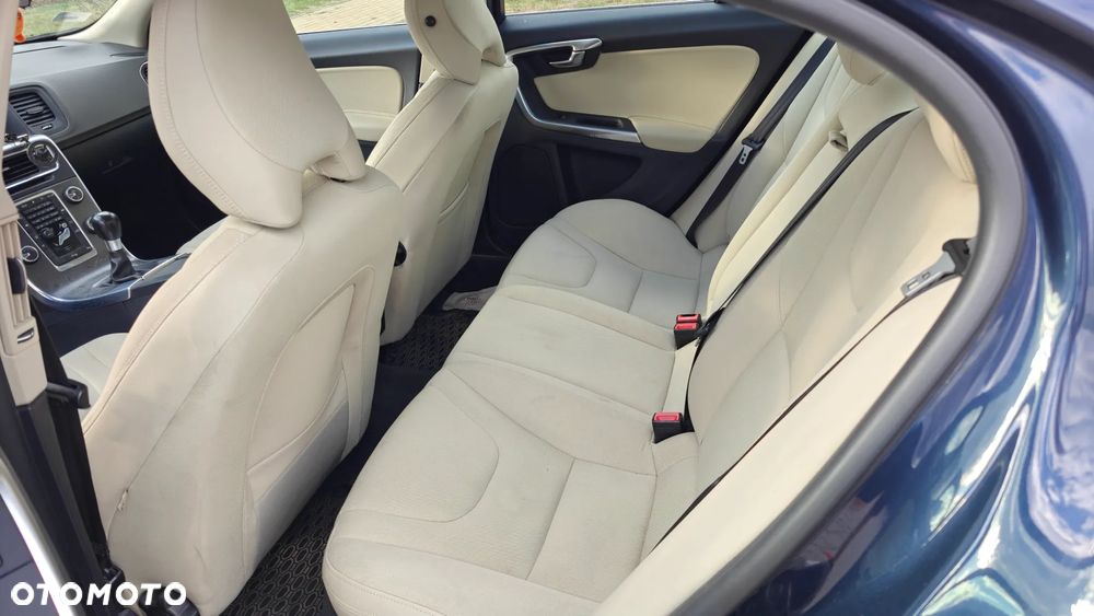 Volvo S60 T4 Momentum - 8