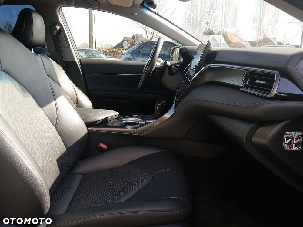 Toyota Camry 2.5 Hybrid Executive CVT - 10