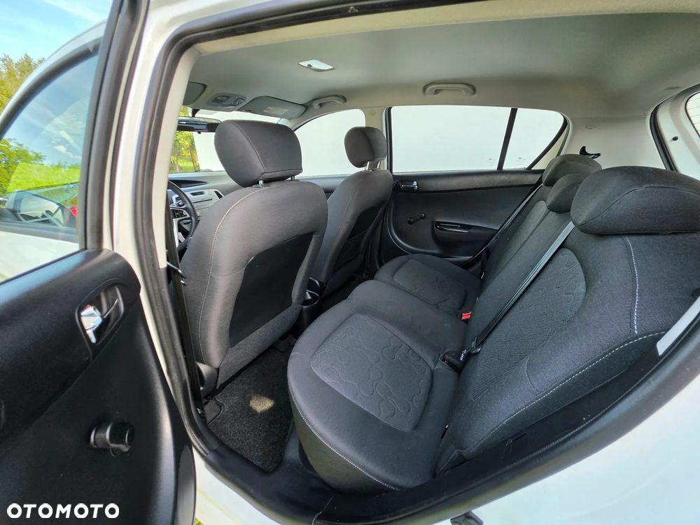 Hyundai i20 1.2 FIFA WM Edition - 8