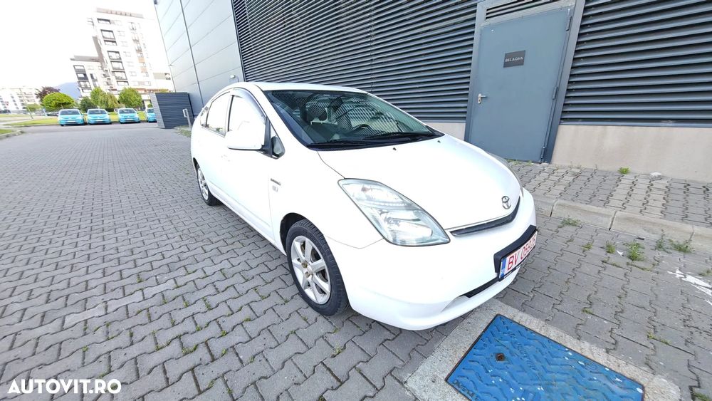 Toyota Prius (Hybrid) Sol - 11