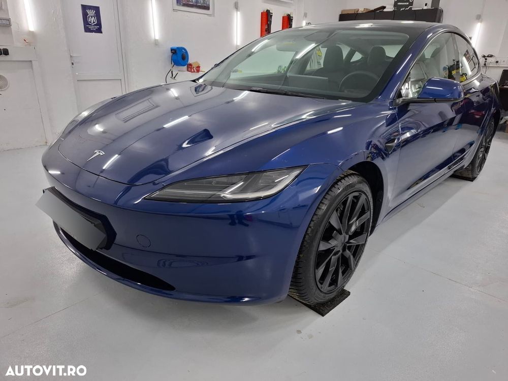 Tesla Model 3 - 1
