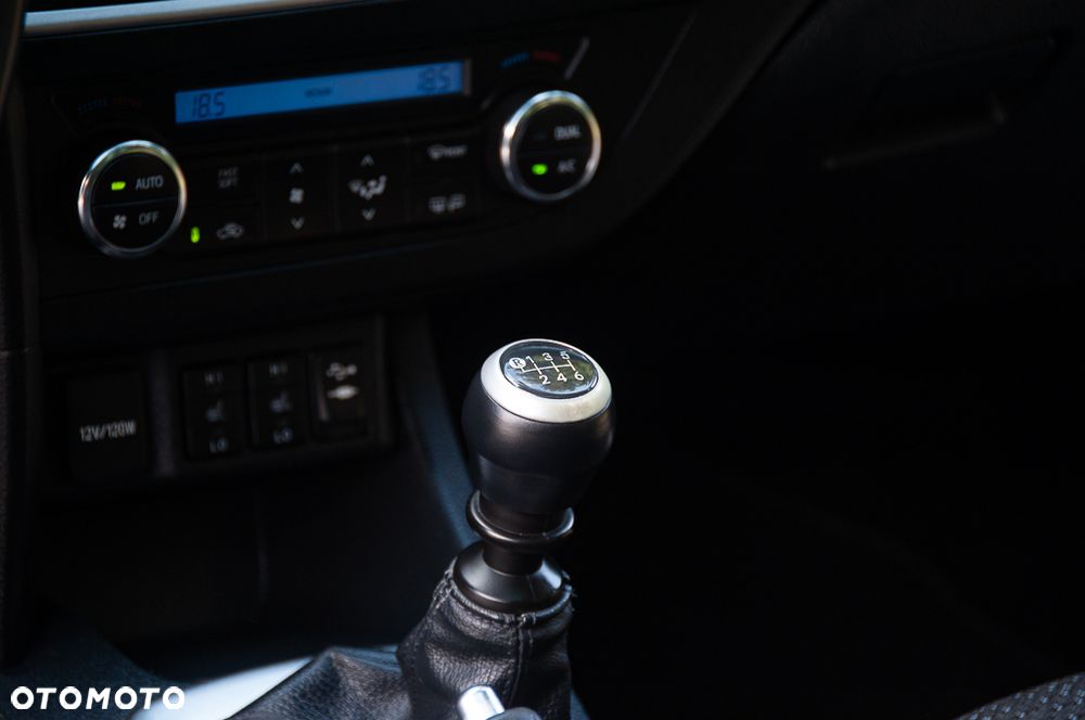 Toyota Auris 2.0 D-4D Executive - 35
