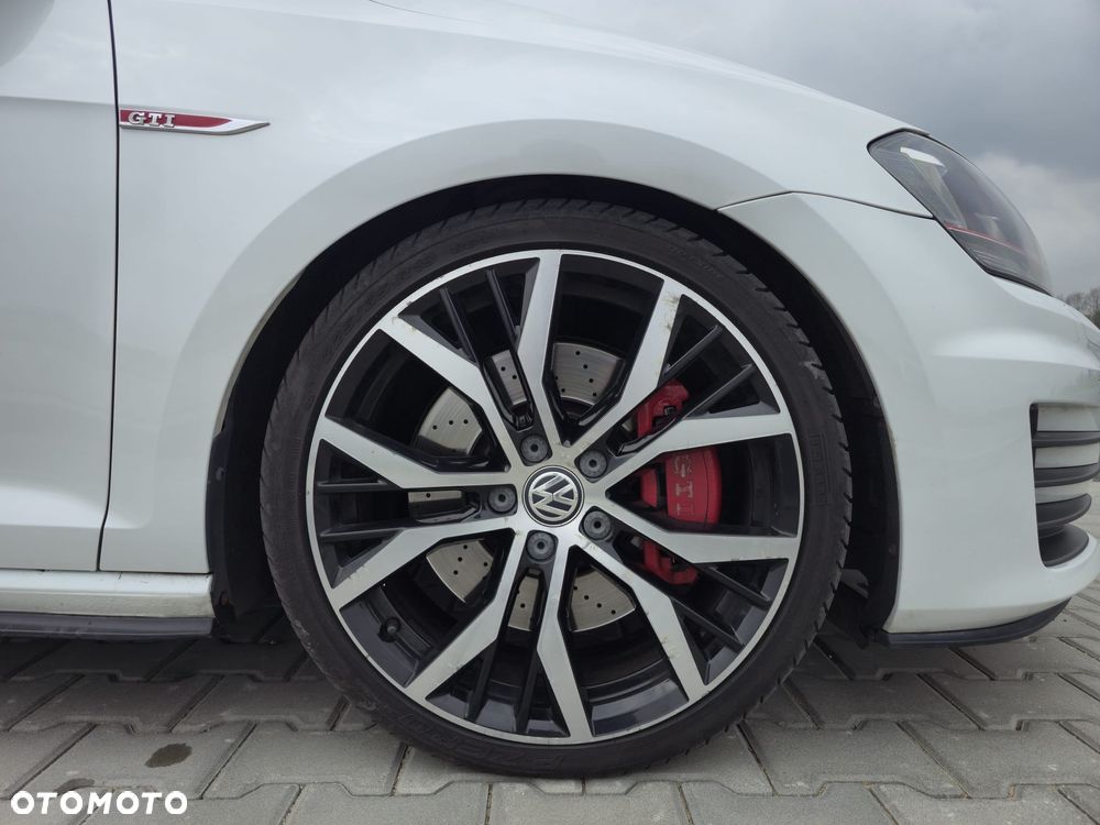 Volkswagen Golf GTI Performance BlueMotion Technology DSG - 13