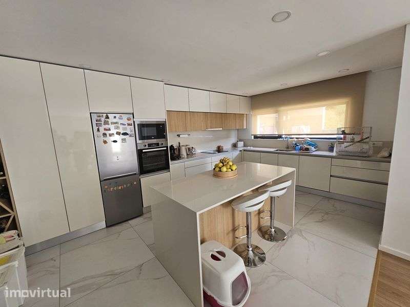Moradia T3+1 com jardim e piscina - Grande imagem: 5/12