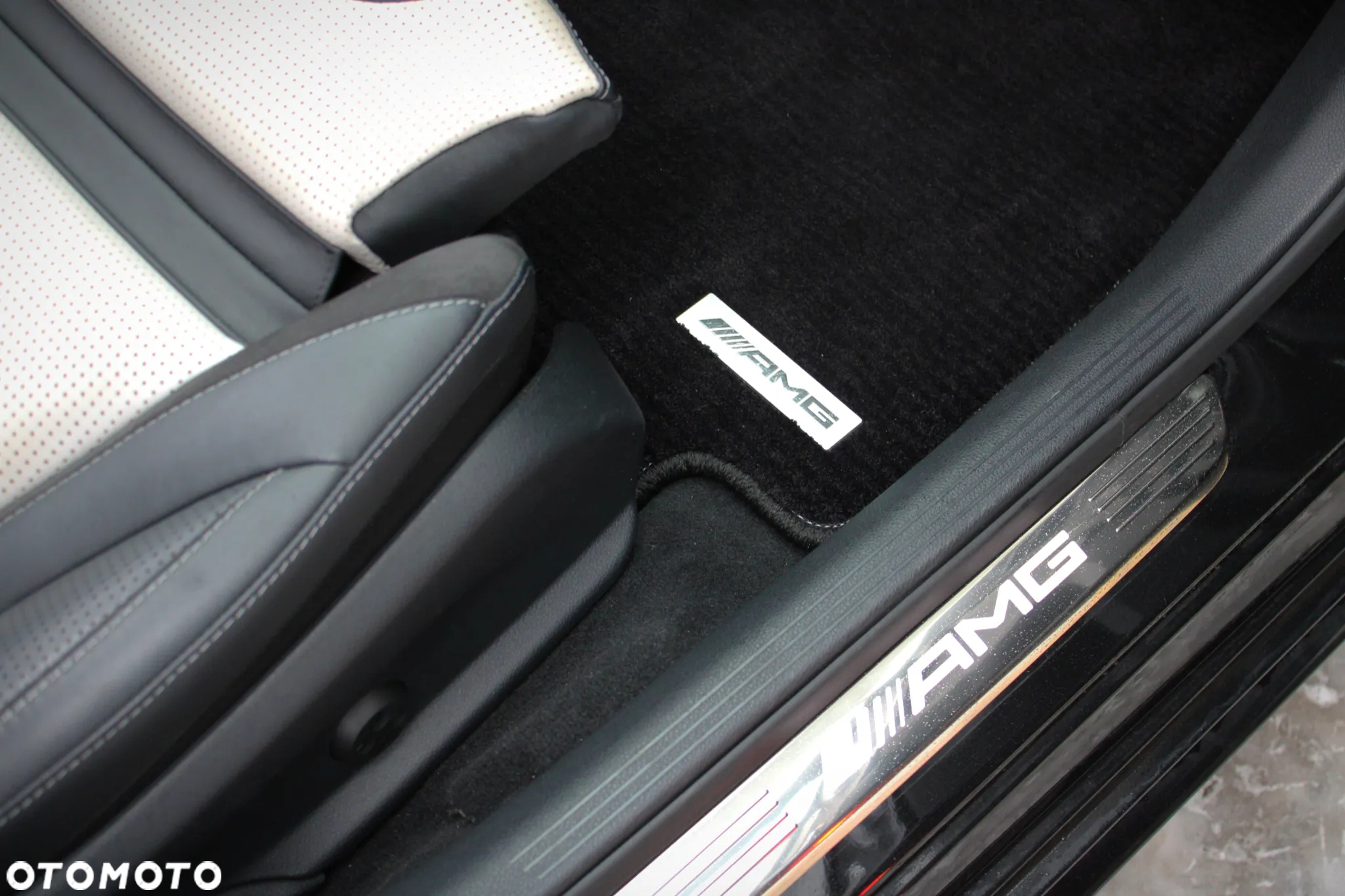 Mercedes-Benz Klasa C AMG 63 AMG Speedshift 7G-MCT - 32