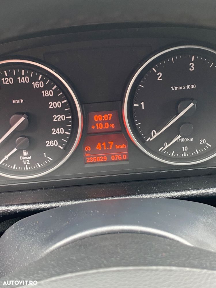 BMW X1 sDrive20d - 11