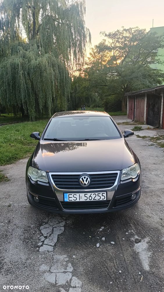 Volkswagen Passat 2.0 FSI Comfortline - 2