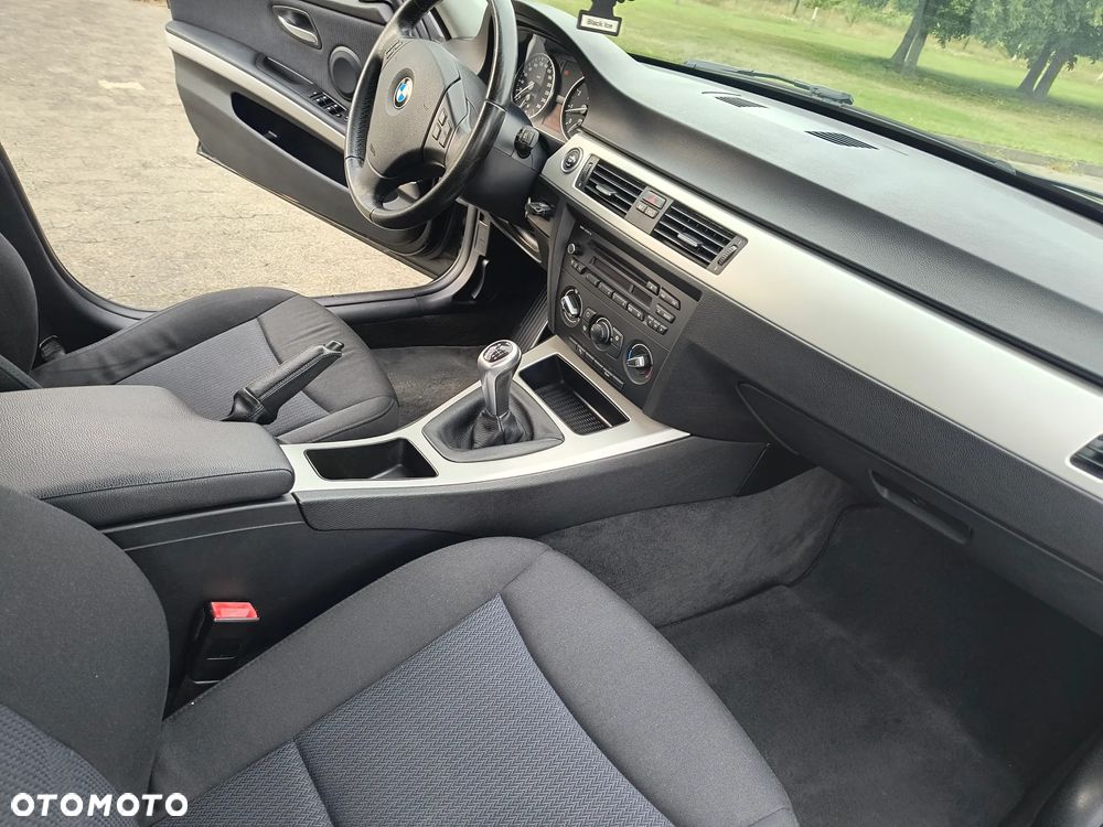 BMW Seria 3 320i - 13