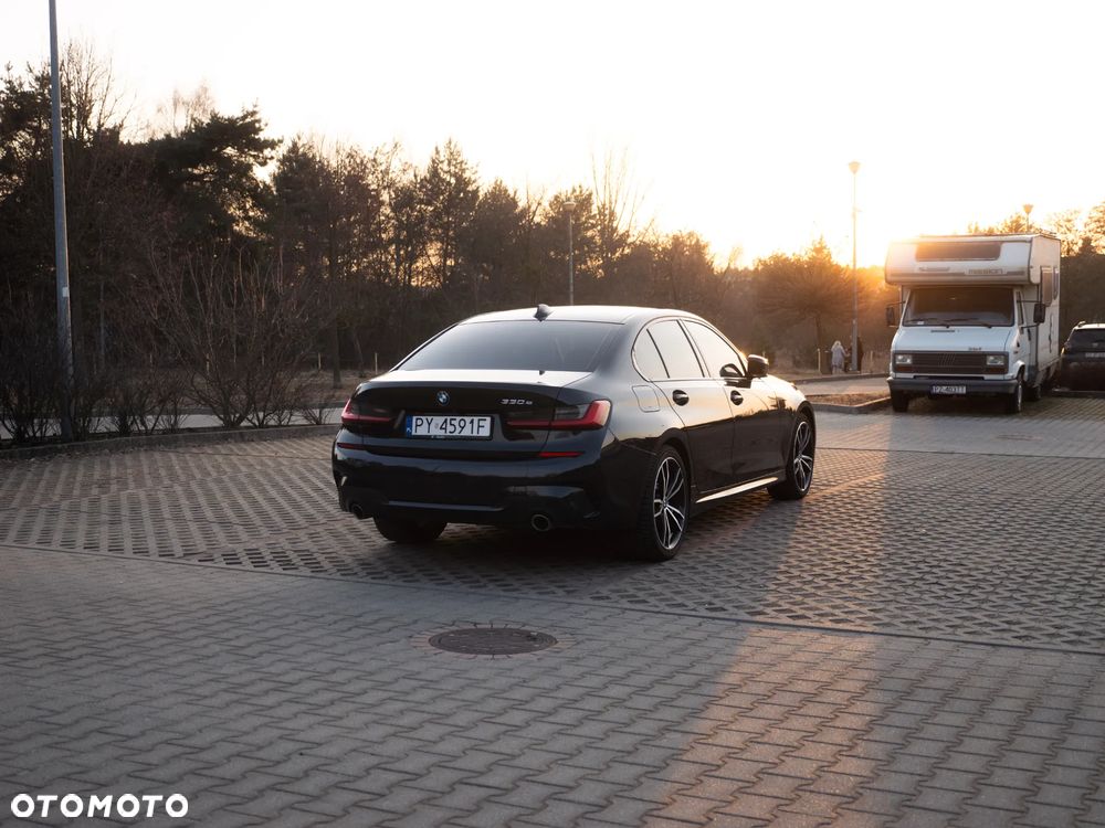 BMW Seria 3 330e M Sport - 4