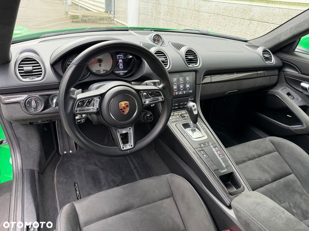 Porsche 718 Cayman - 18