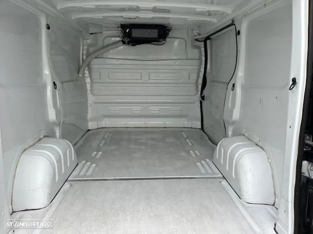 Renault TRAFIC 2.0 130cv COM FRIO - 7