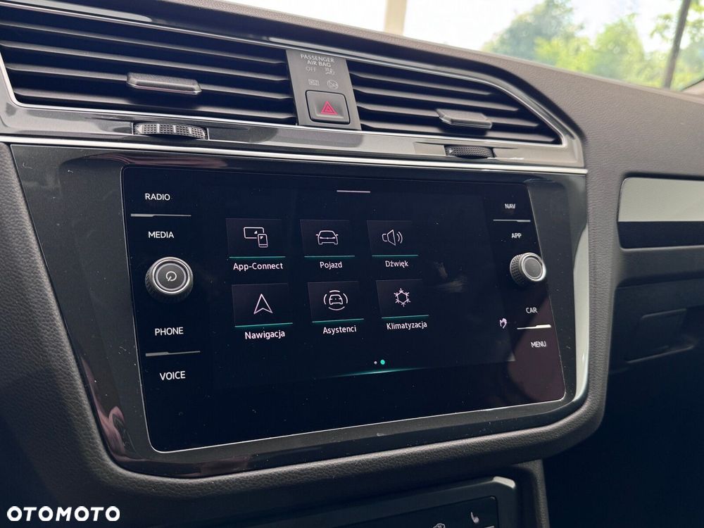 Volkswagen Tiguan - 32