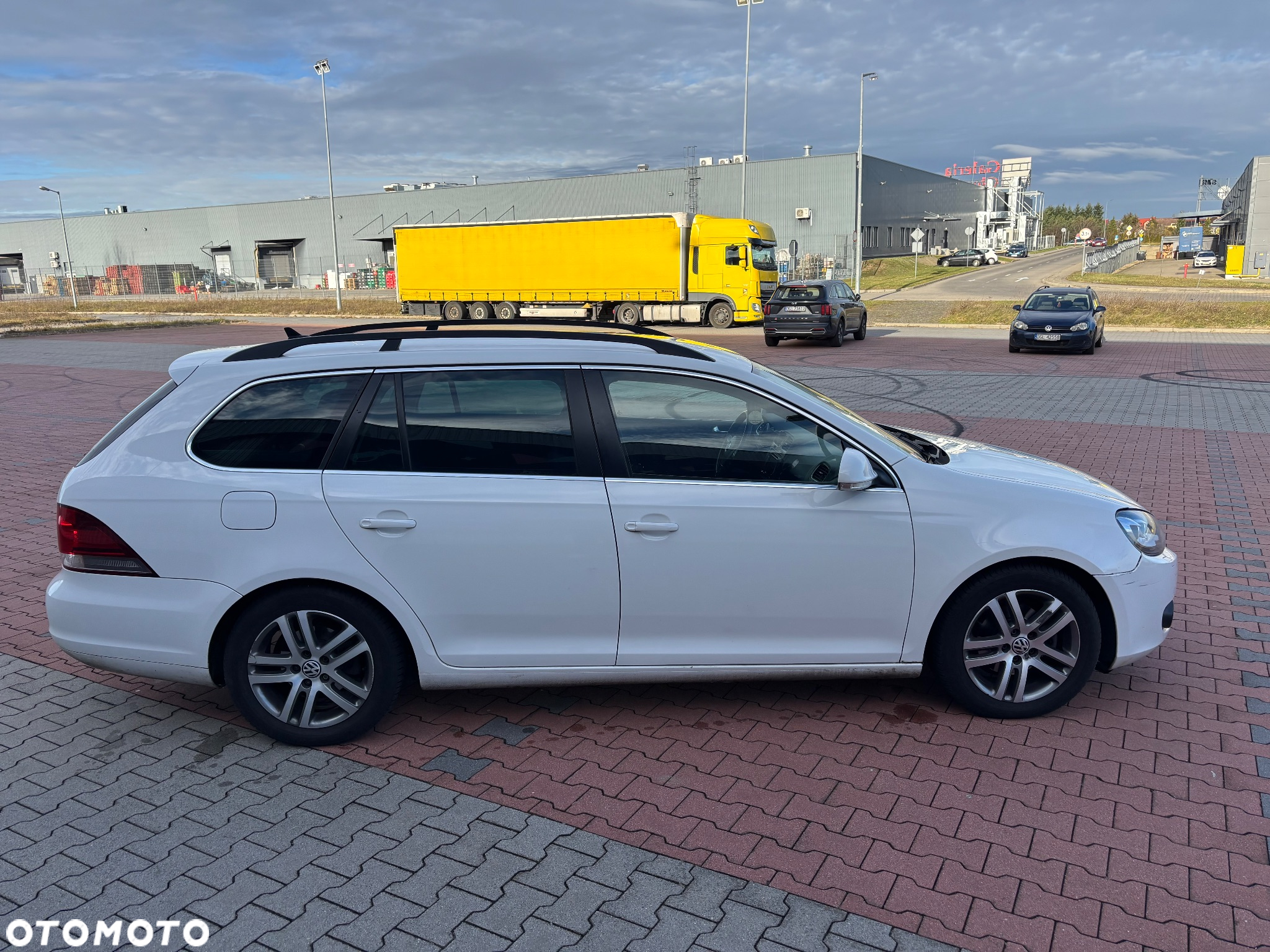 Volkswagen Golf 1.6 TDI DPF Highline - 6