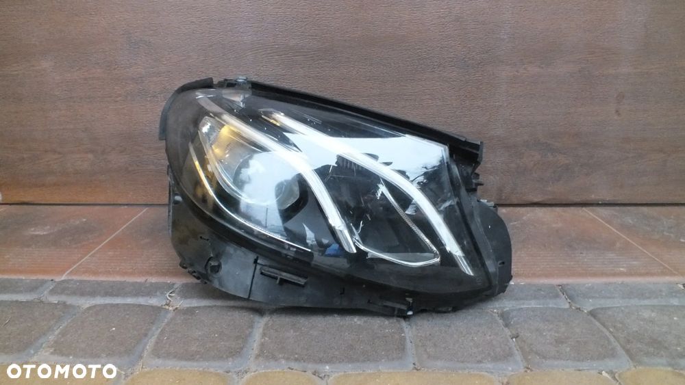 Lampa pprzednia Prawa Mercedes W2139067806KZ - 1