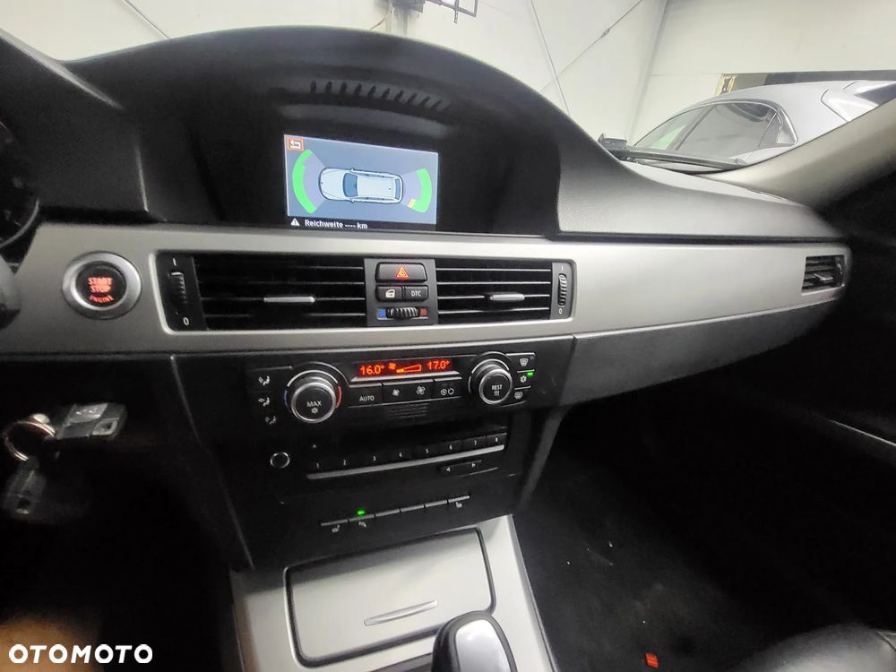 BMW Seria 3 318i - 30