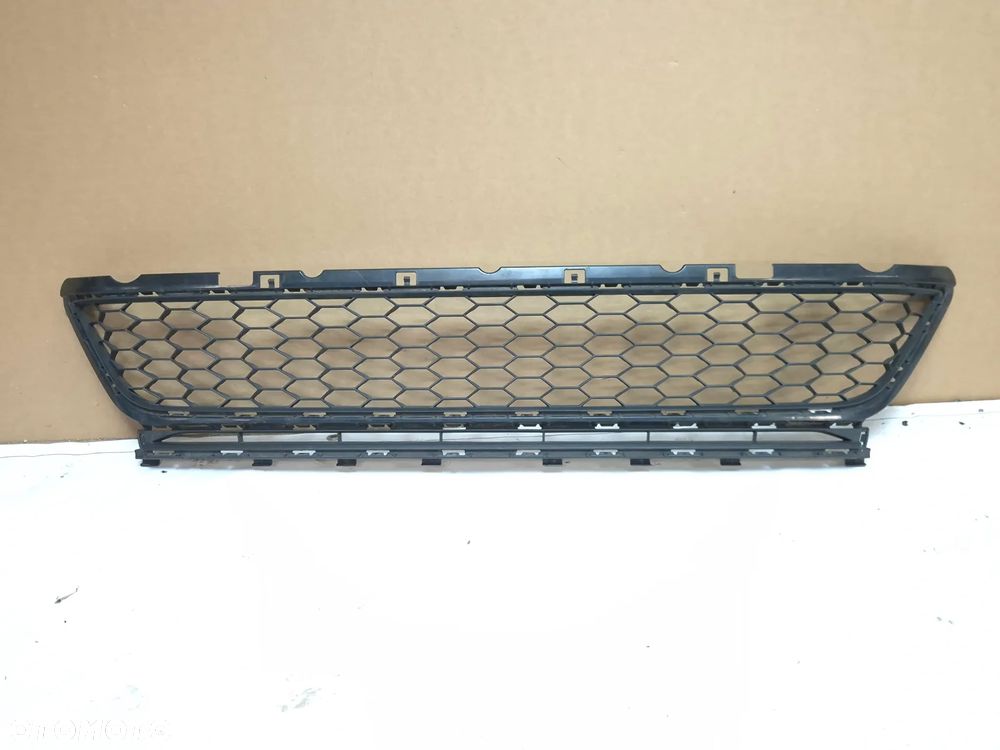 Kratka dolna zderzaka przedniego 5G0853677AF