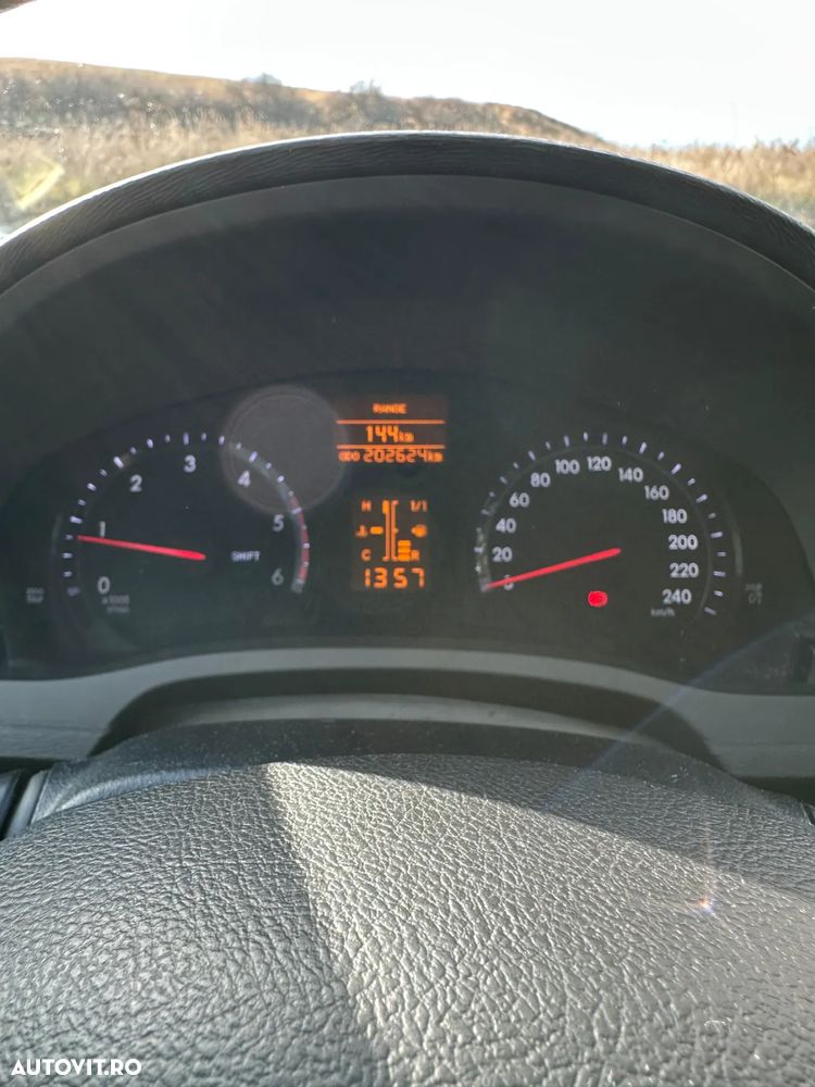 Toyota Avensis 2.2 D-CAT Luxury (consola nichel) - 16