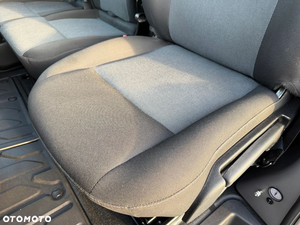 Renault MASTER L3H2 MAXI WZMOCNIONY Zawieszenie poduszki pneumatyczne! MOCNY SILNIK 2.3DCI Rozrząd na ŁAŃCUCHU, Pełna zabudowa paki, Zawiasy drzwi tył 270' DMC3.5t Duża ładowność 1228Kg, HAK 2.5t, Homologacja VAT-1, Parktroniki, Minibar, Stolik EasyLife, Lustro WideView, Oświetlenie LED, Nawigacja, Tempomat, Halogeny, Pakiet Chrom Design, Szare wnętrze, Pełen SERWIS ASO RENAULT!! - 37