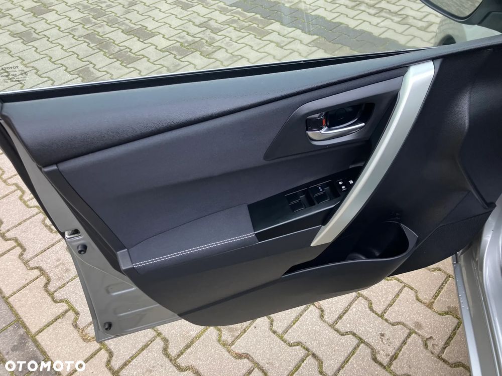 Toyota Auris 2.0 D-4D Executive - 18